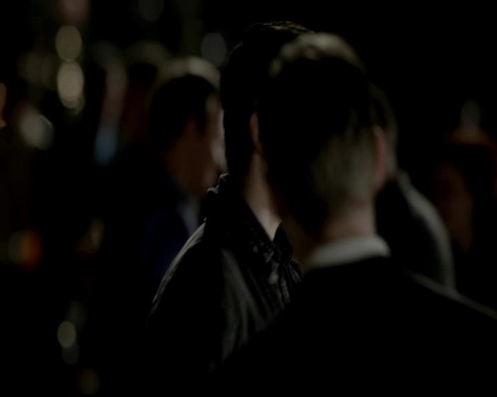 VampireDiariesWorld-dot-org_4x09OComeAllYeFaithful1612.jpg