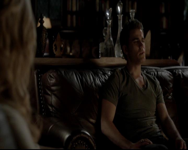 VampireDiariesWorld-dot-org_4x09OComeAllYeFaithful1975.jpg