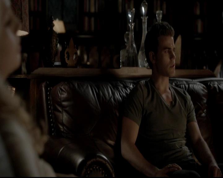 VampireDiariesWorld-dot-org_4x09OComeAllYeFaithful1977.jpg