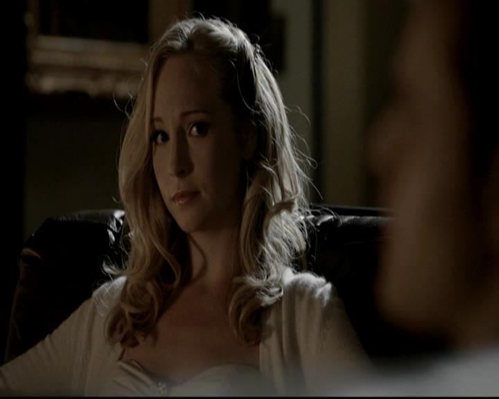 VampireDiariesWorld-dot-org_4x09OComeAllYeFaithful1980.jpg