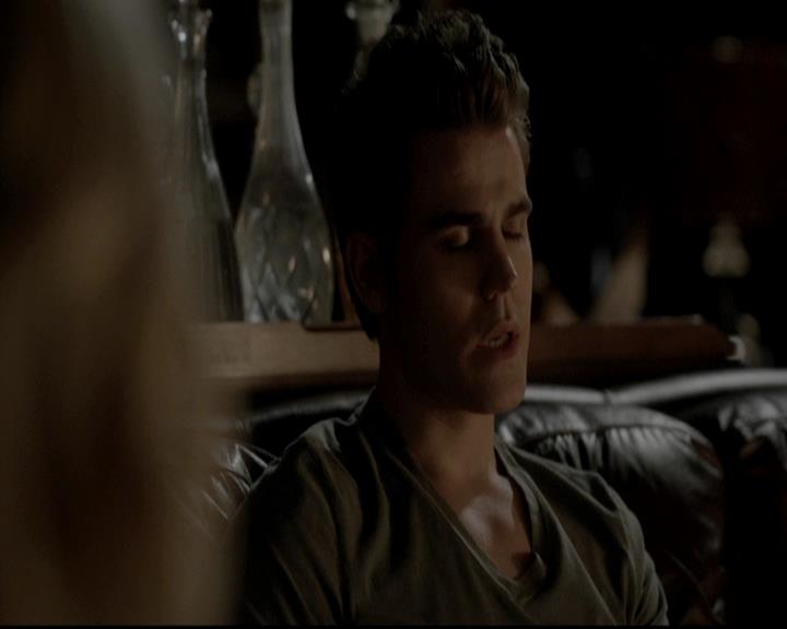 VampireDiariesWorld-dot-org_4x09OComeAllYeFaithful1981.jpg