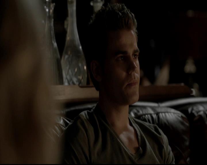 VampireDiariesWorld-dot-org_4x09OComeAllYeFaithful1983.jpg