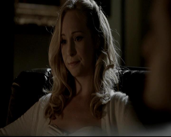 VampireDiariesWorld-dot-org_4x09OComeAllYeFaithful1986.jpg