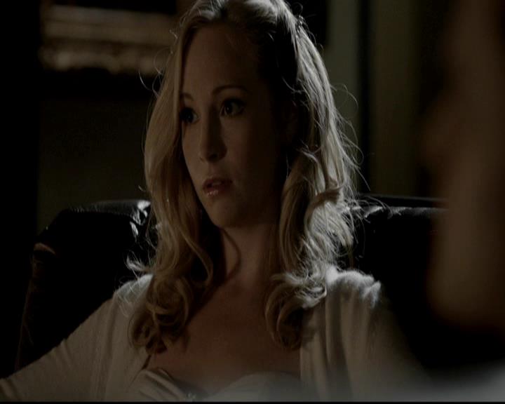 VampireDiariesWorld-dot-org_4x09OComeAllYeFaithful1988.jpg