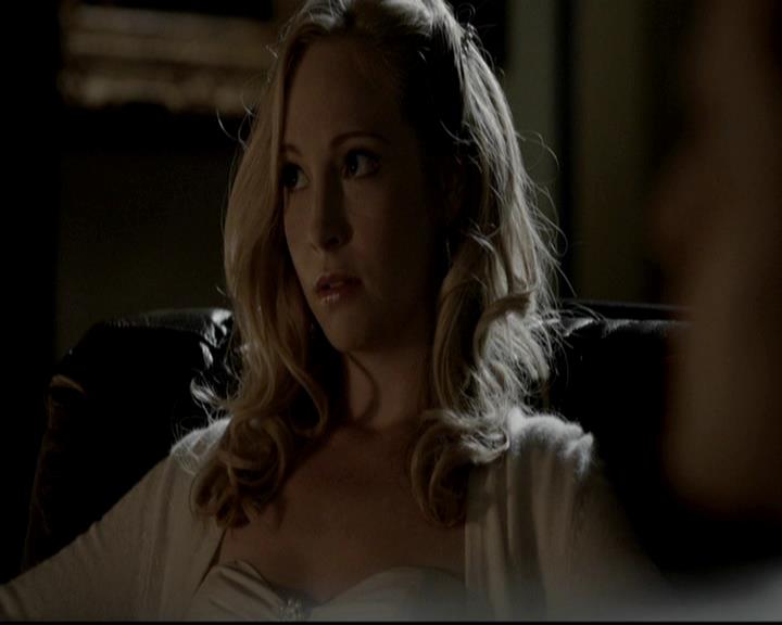 VampireDiariesWorld-dot-org_4x09OComeAllYeFaithful1989.jpg