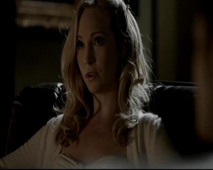 VampireDiariesWorld-dot-org_4x09OComeAllYeFaithful1990.jpg