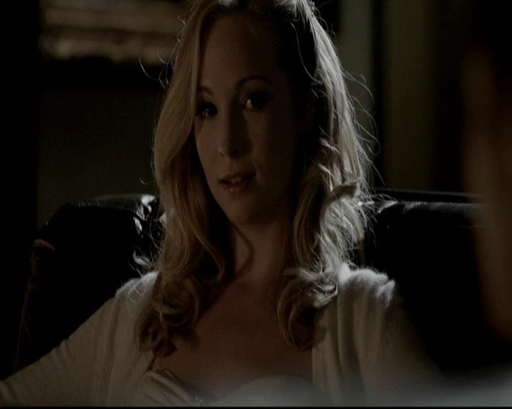 VampireDiariesWorld-dot-org_4x09OComeAllYeFaithful1993.jpg