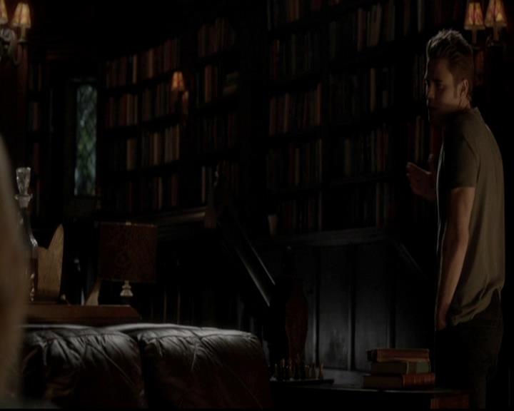 VampireDiariesWorld-dot-org_4x09OComeAllYeFaithful2000.jpg