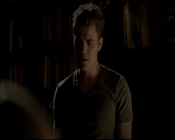 VampireDiariesWorld-dot-org_4x09OComeAllYeFaithful2003.jpg