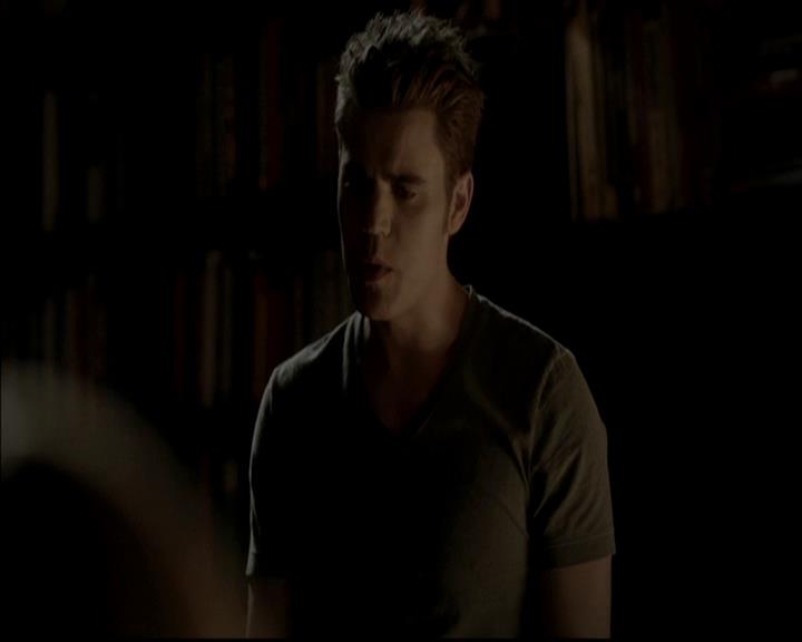 VampireDiariesWorld-dot-org_4x09OComeAllYeFaithful2004.jpg