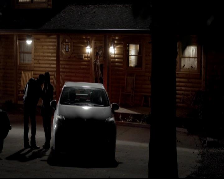 VampireDiariesWorld-dot-org_4x09OComeAllYeFaithful2131.jpg