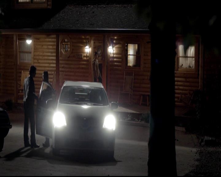 VampireDiariesWorld-dot-org_4x09OComeAllYeFaithful2132.jpg