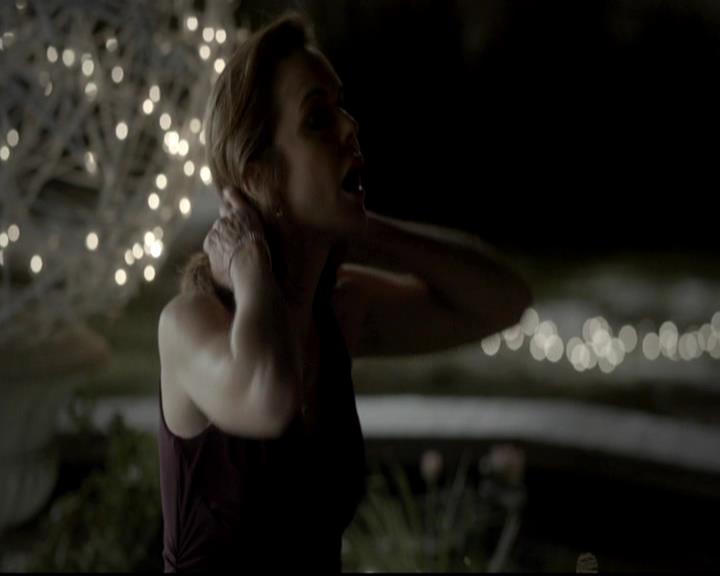 VampireDiariesWorld-dot-org_4x09OComeAllYeFaithful2220.jpg