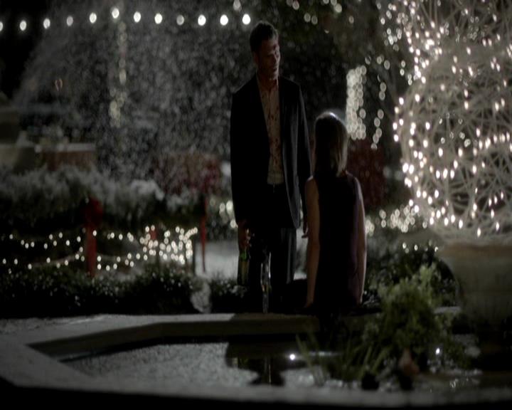 VampireDiariesWorld-dot-org_4x09OComeAllYeFaithful2228.jpg