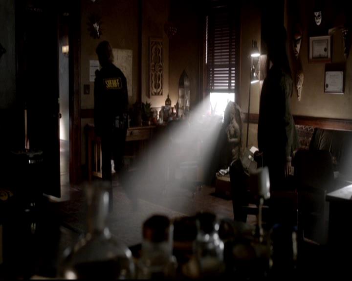 VampireDiariesWorld-dot-org_4x11CatchMeIfYouCan0411.jpg