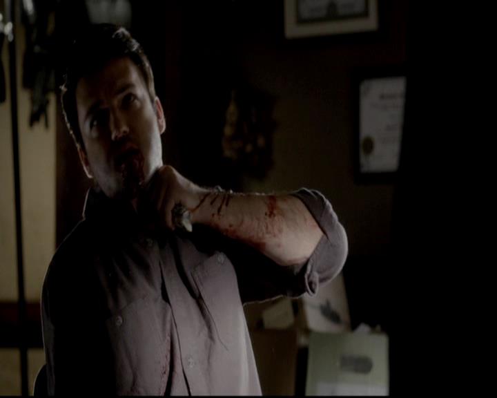 VampireDiariesWorld-dot-org_4x11CatchMeIfYouCan1424.jpg