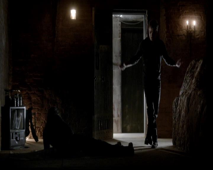 VampireDiariesWorld-dot-org_4x11CatchMeIfYouCan1890.jpg