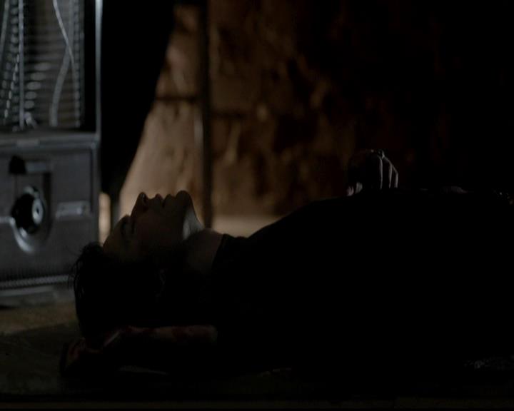 VampireDiariesWorld-dot-org_4x11CatchMeIfYouCan1911.jpg