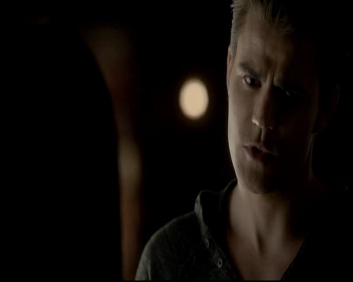 VampireDiariesWorld-dot-org_4x11CatchMeIfYouCan1975.jpg