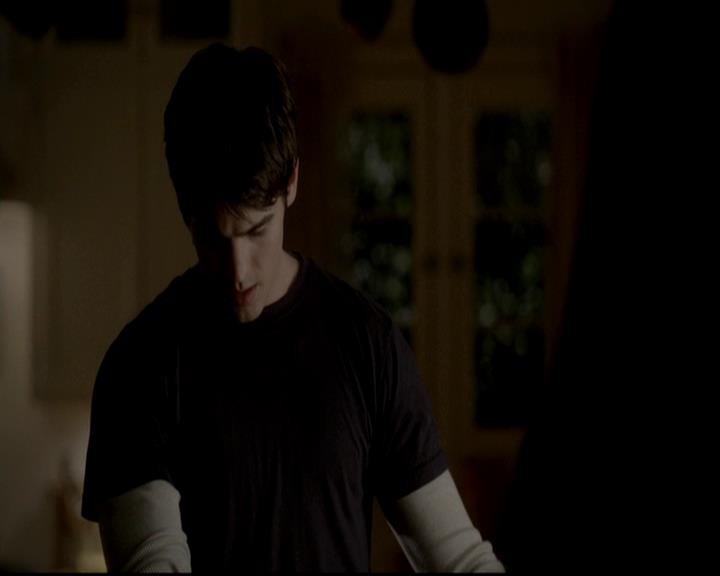 VampireDiariesWorld-dot-org_4x11CatchMeIfYouCan2214.jpg