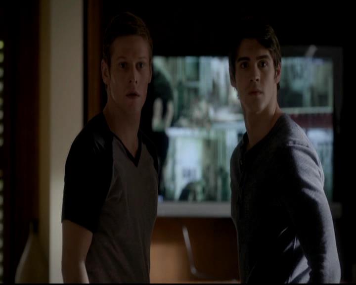 VampireDiariesWorld-dot-org_4x12AViewToAKill0214.jpg