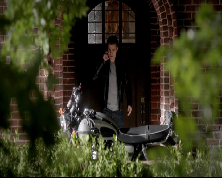 VampireDiariesWorld-dot-org_4x12AViewToAKill0412.jpg