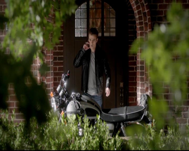 VampireDiariesWorld-dot-org_4x12AViewToAKill0413.jpg