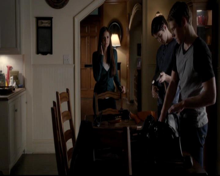 VampireDiariesWorld-dot-org_4x12AViewToAKill0503.jpg