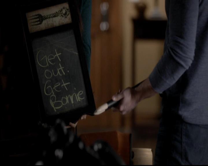 VampireDiariesWorld-dot-org_4x12AViewToAKill0558.jpg