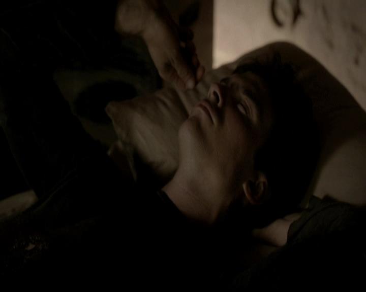 VampireDiariesWorld-dot-org_4x12AViewToAKill0750.jpg