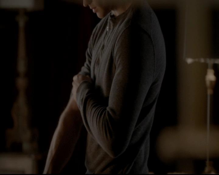 VampireDiariesWorld-dot-org_4x12AViewToAKill2122.jpg