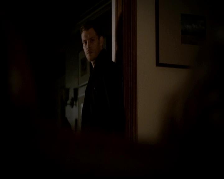 VampireDiariesWorld-dot-org_4x13IntoTheWild2030.jpg