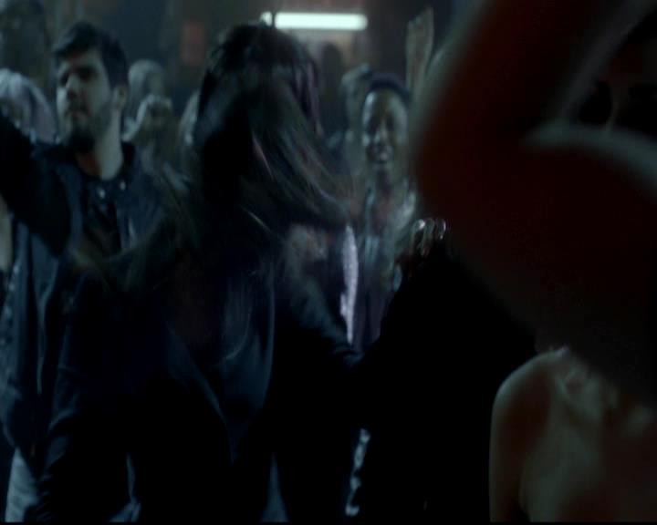 VampireDiariesWorld-dot-org_4x17BecauseTheNight0897.jpg