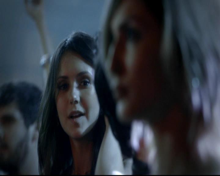 VampireDiariesWorld-dot-org_4x17BecauseTheNight0909.jpg