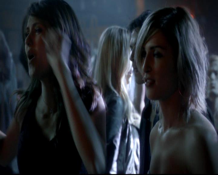 VampireDiariesWorld-dot-org_4x17BecauseTheNight0913.jpg