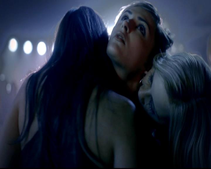 VampireDiariesWorld-dot-org_4x17BecauseTheNight0960.jpg