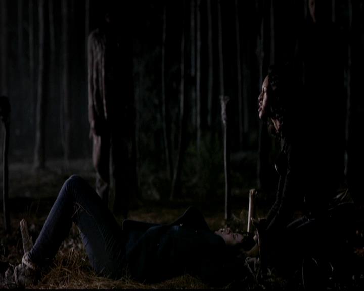 VampireDiariesWorld-dot-org_4x17BecauseTheNight1202.jpg