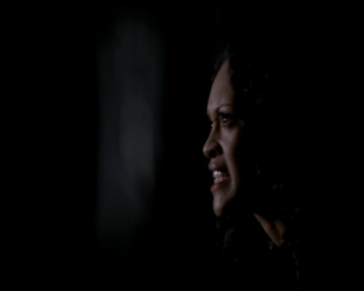 VampireDiariesWorld-dot-org_4x17BecauseTheNight1211.jpg