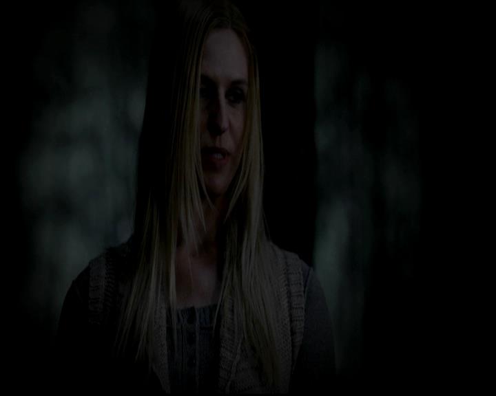 VampireDiariesWorld-dot-org_4x17BecauseTheNight1219.jpg