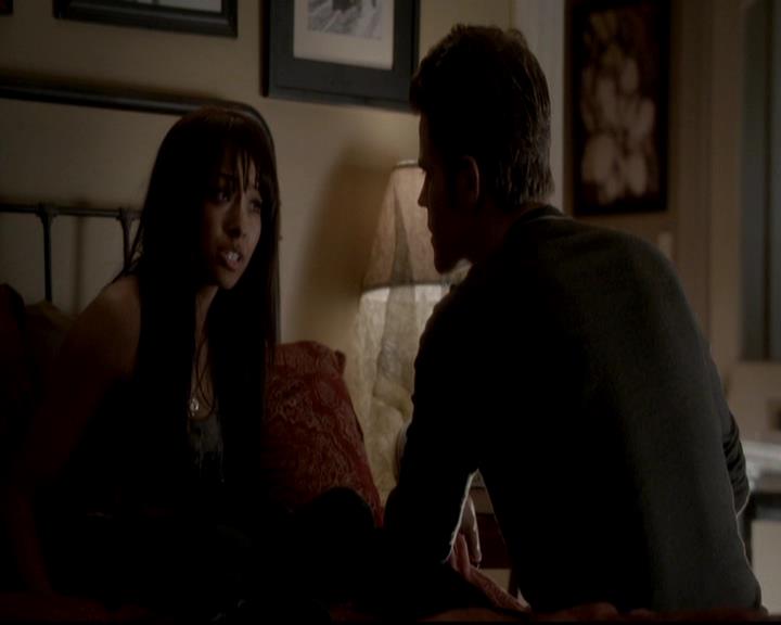 VampireDiariesWorld-dot-org_4x17BecauseTheNight1921.jpg