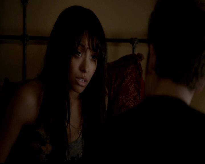 VampireDiariesWorld-dot-org_4x17BecauseTheNight1943.jpg