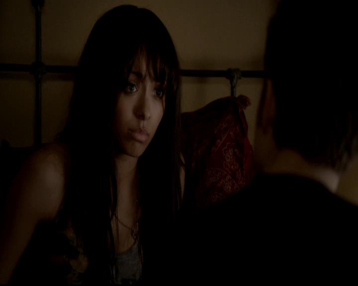 VampireDiariesWorld-dot-org_4x17BecauseTheNight1945.jpg