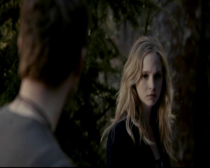 VampireDiariesWorld-dot-org_4x17BecauseTheNight1971.jpg