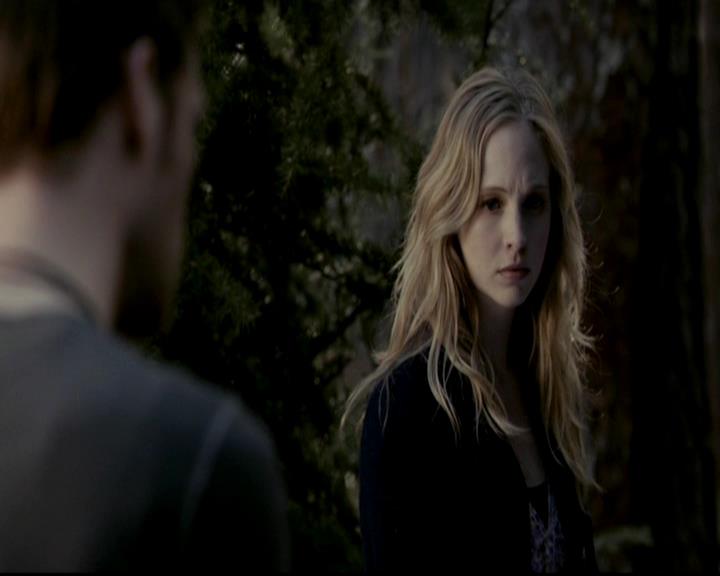 VampireDiariesWorld-dot-org_4x17BecauseTheNight1973.jpg