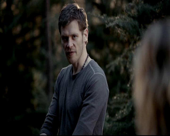 VampireDiariesWorld-dot-org_4x17BecauseTheNight1974.jpg