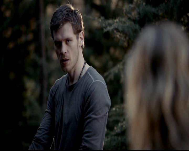 VampireDiariesWorld-dot-org_4x17BecauseTheNight1975.jpg