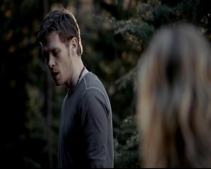 VampireDiariesWorld-dot-org_4x17BecauseTheNight1976.jpg