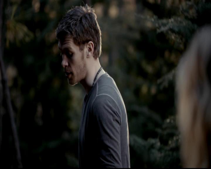 VampireDiariesWorld-dot-org_4x17BecauseTheNight1978.jpg