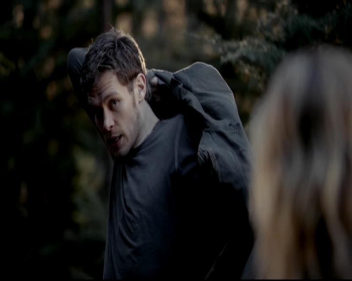 VampireDiariesWorld-dot-org_4x17BecauseTheNight1980.jpg