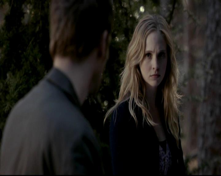 VampireDiariesWorld-dot-org_4x17BecauseTheNight1984.jpg